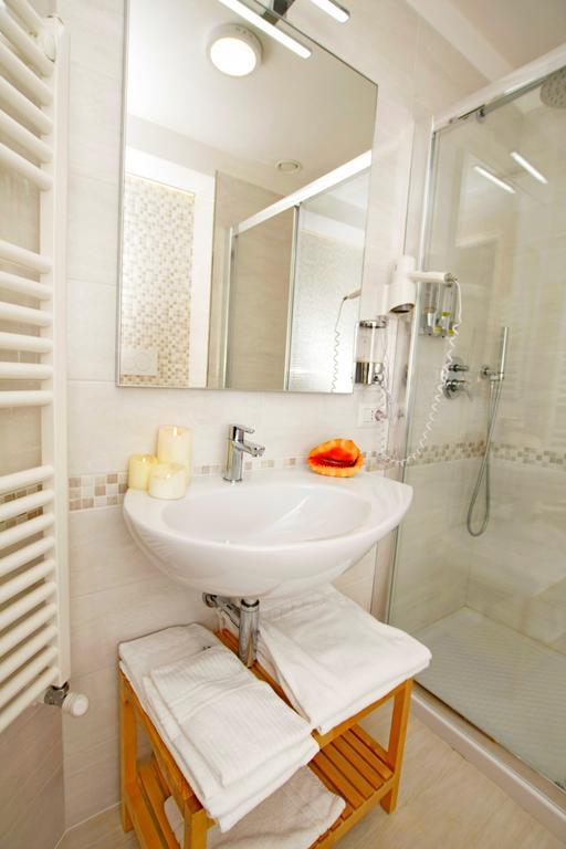 Brezza Marina Luxury Rooms Cagliari Bagian luar foto