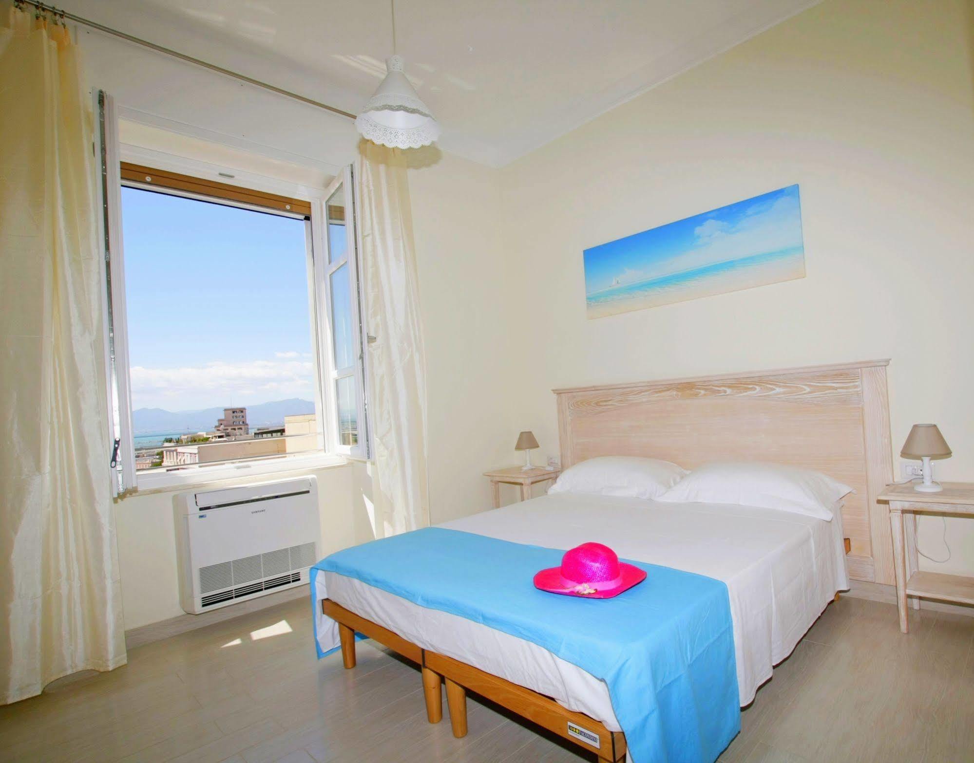 Brezza Marina Luxury Rooms Cagliari Bagian luar foto