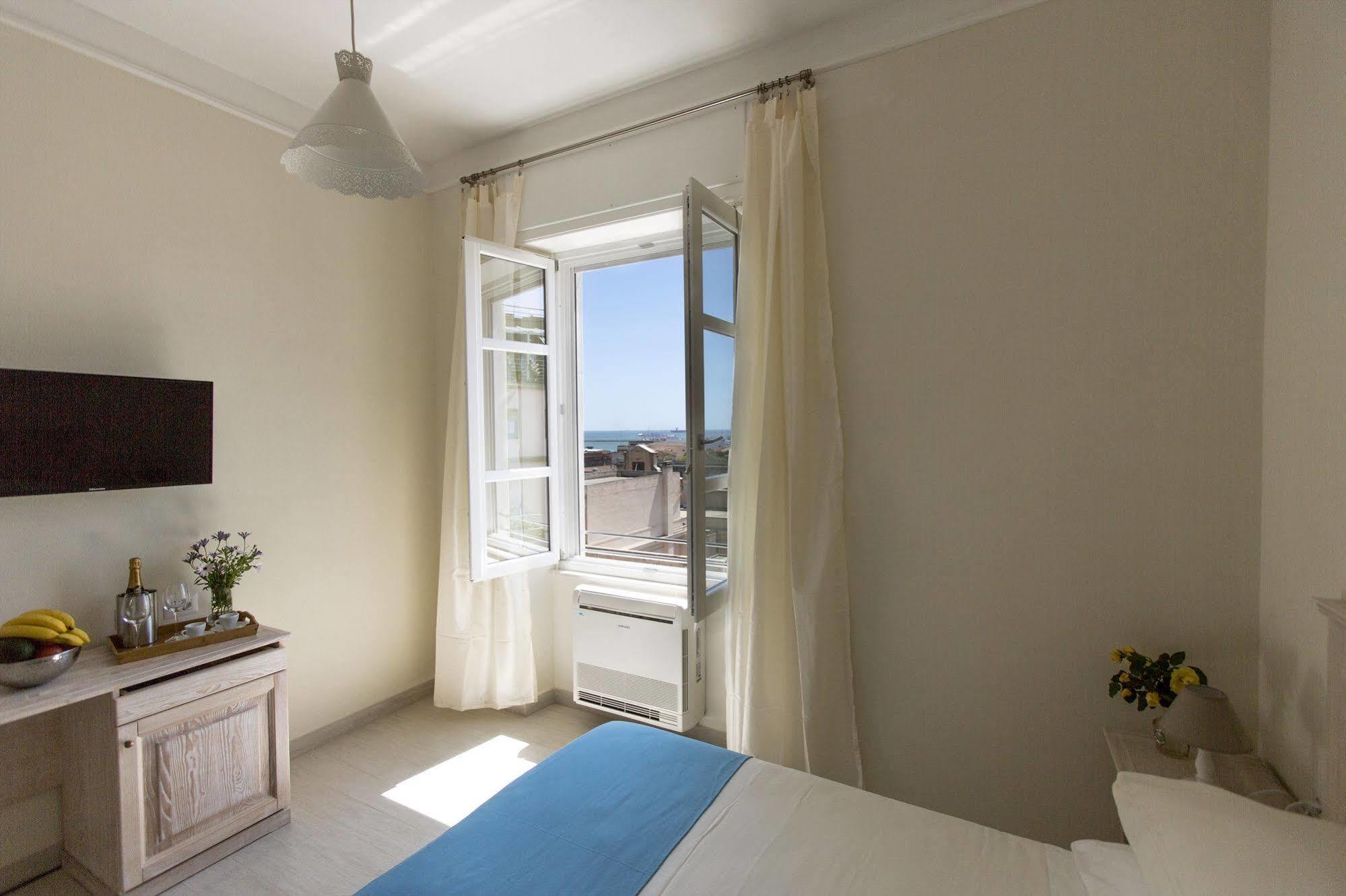 Brezza Marina Luxury Rooms Cagliari Bagian luar foto