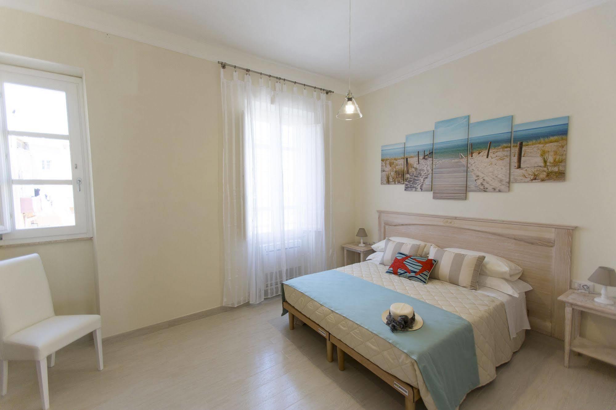 Brezza Marina Luxury Rooms Cagliari Bagian luar foto